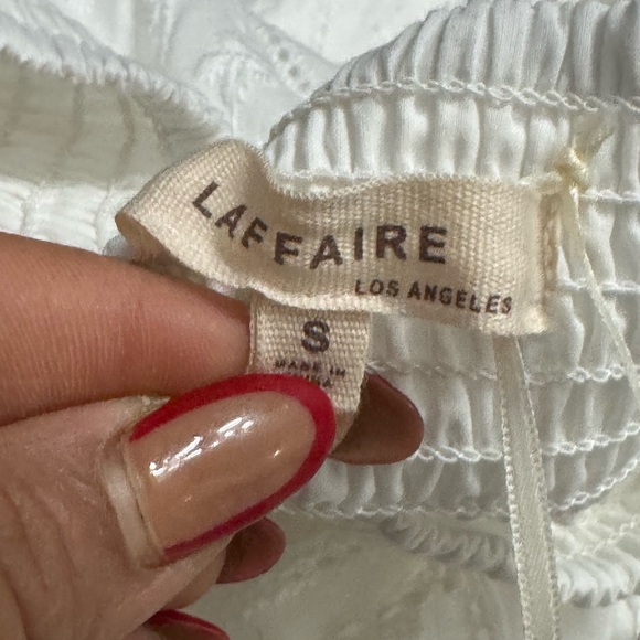 Chic White Tiered Maxi Skirt. Size S - Picture 6 of 9